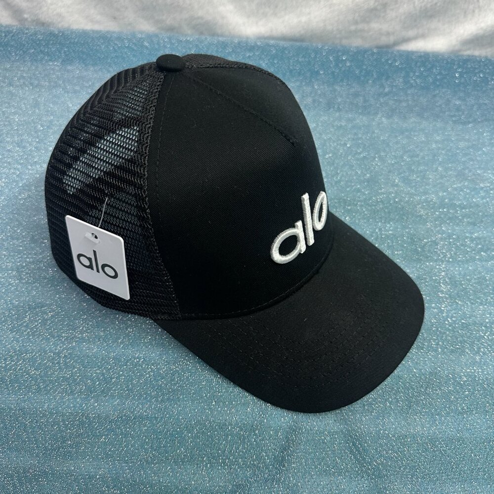 New ALO Yoga White Classic Baseball Cap
